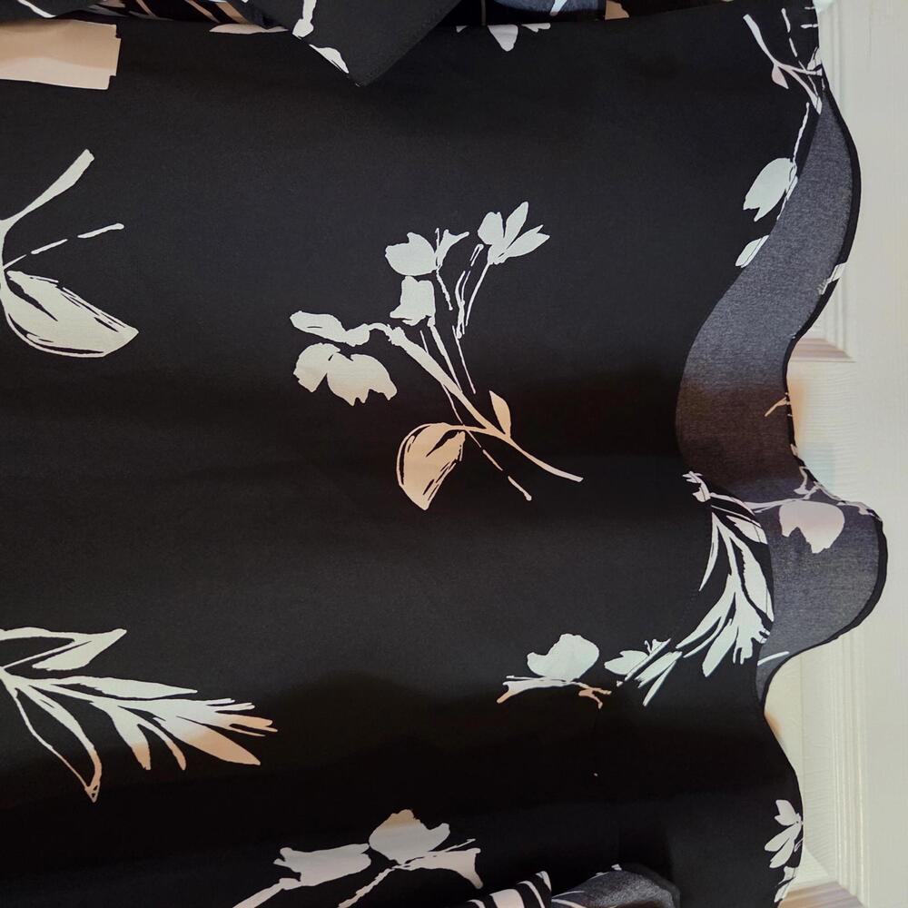 Vince Camuto Flutter Sleeve Floral Whisps V- Neck Tunic‎ XL - Picture 5 of 9